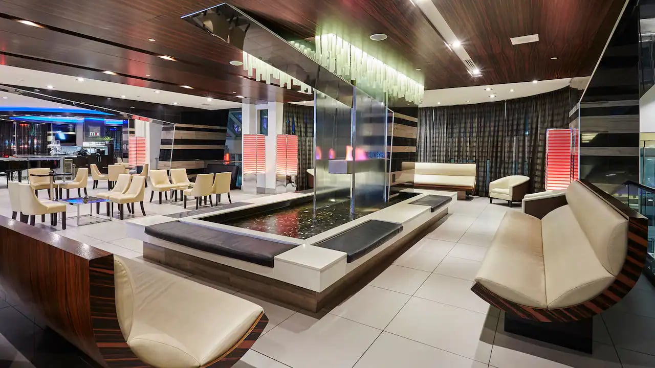 Hyatt-Regency-Toronto-P108-Lobby.16x9